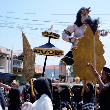 LUAR BIASA MERIAH….!!!