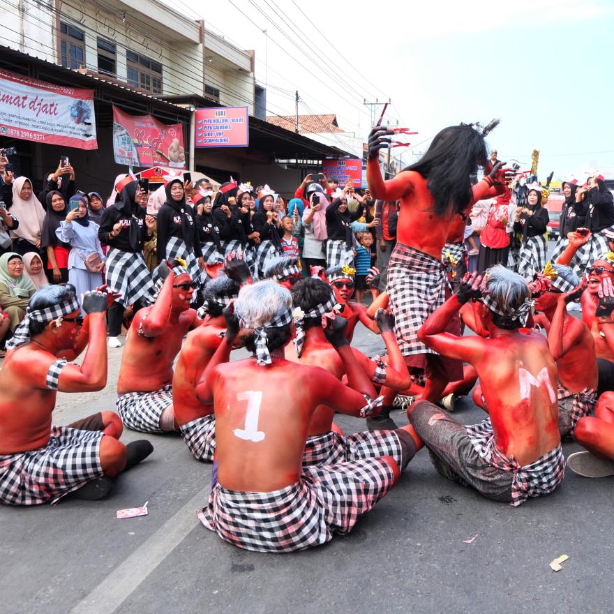 KREATIF DAN MERIAH PAWAI KARNAVAL HUT RI KE 78 DI DESA KALIMATI KECAMATAN ADIWERNA KABUPATEN TEGAL